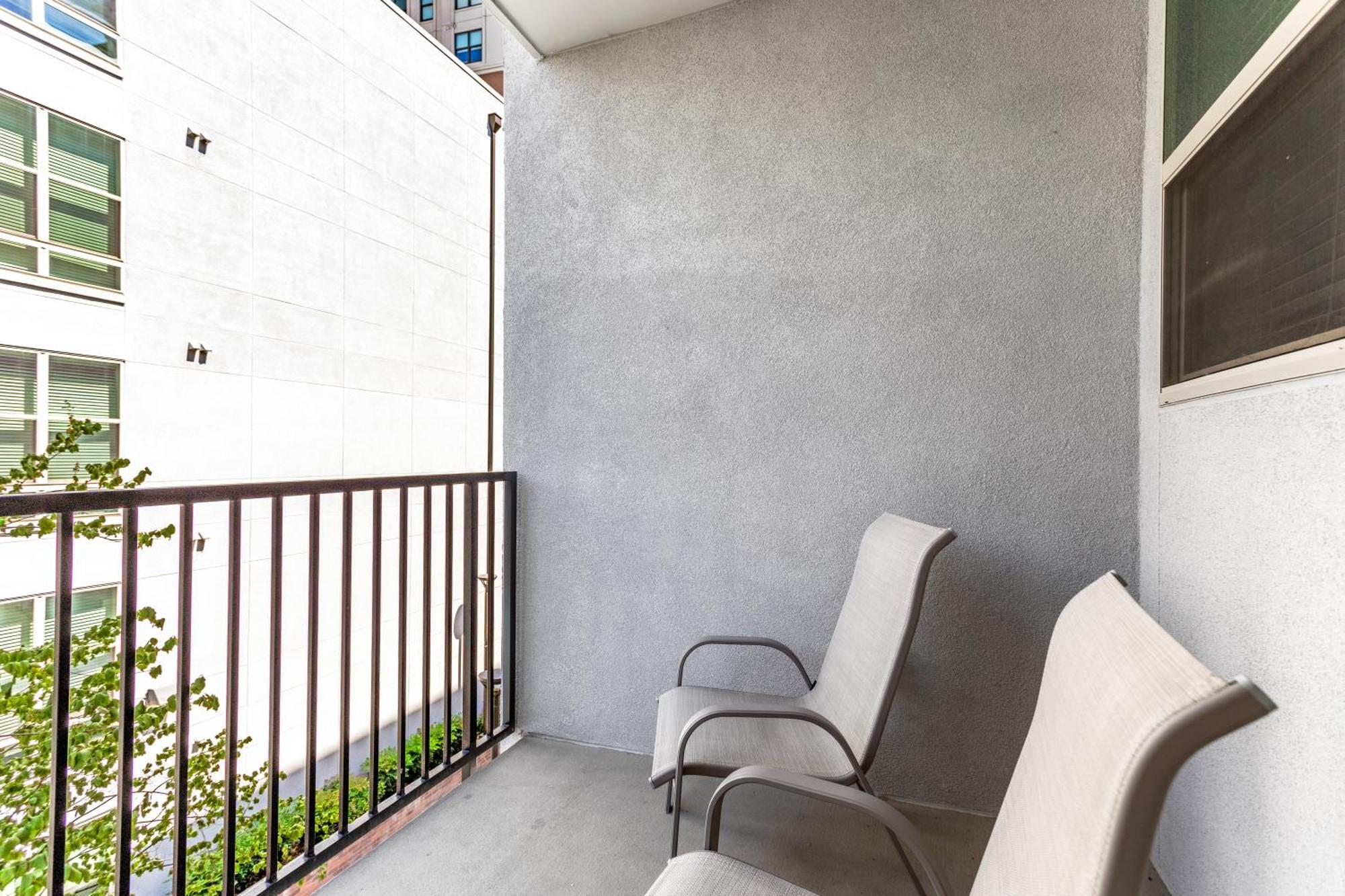 Apartment 2 Bed 2 Bath In The Heart Of Buckhead *
